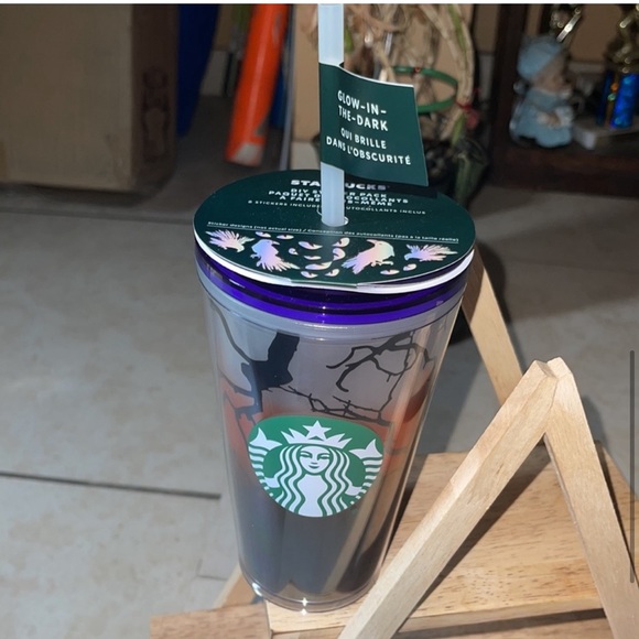 STARBUCKS HALLOWEEN 22’ Raven GITD cup - Picture 2 of 2